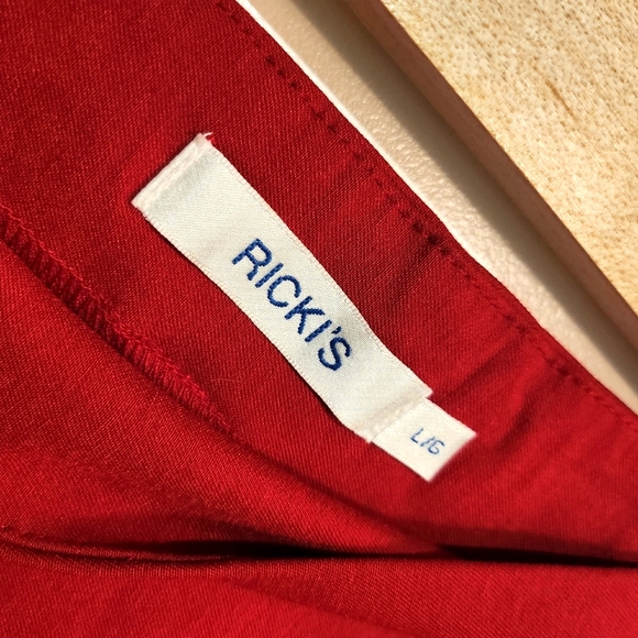 Red Knee-length Skirt (L) - Picture 3 of 3